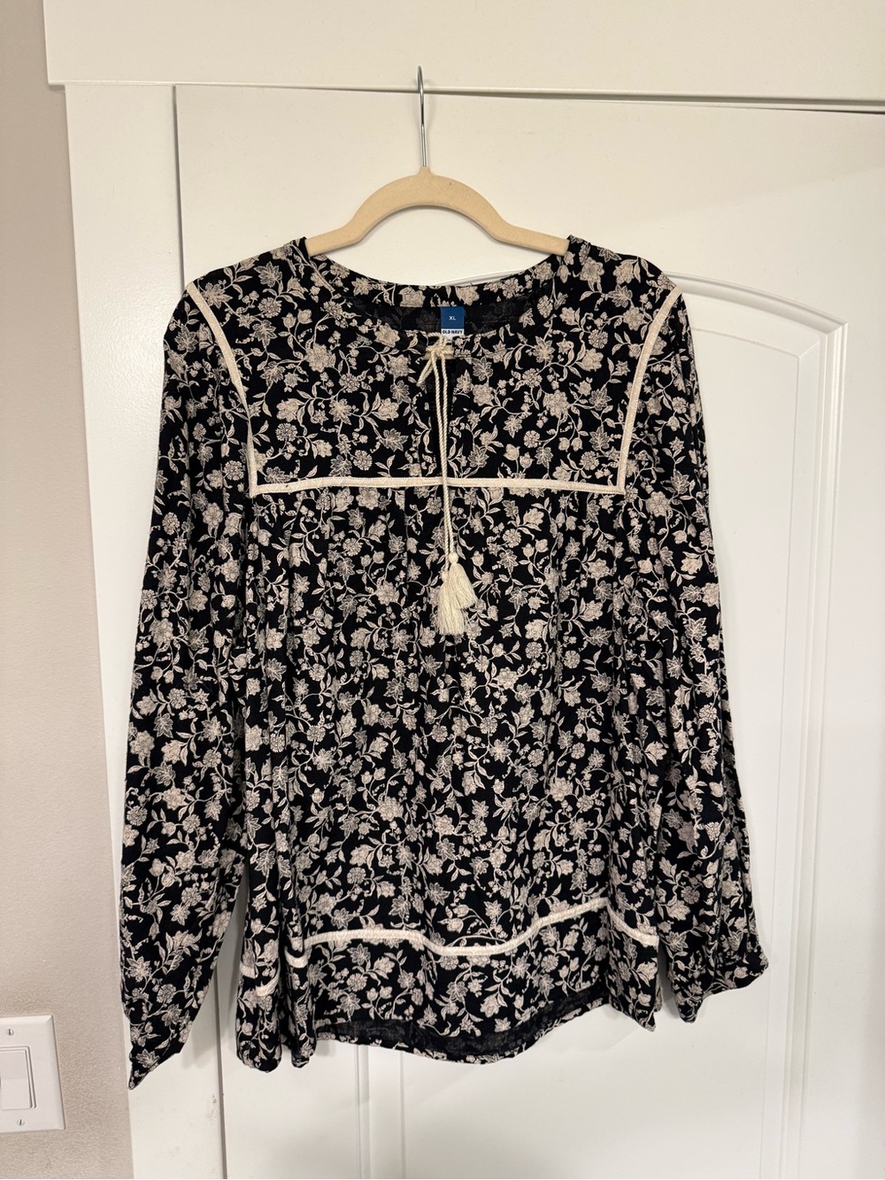 Old Navy Black Floral Tassel Blouse XL